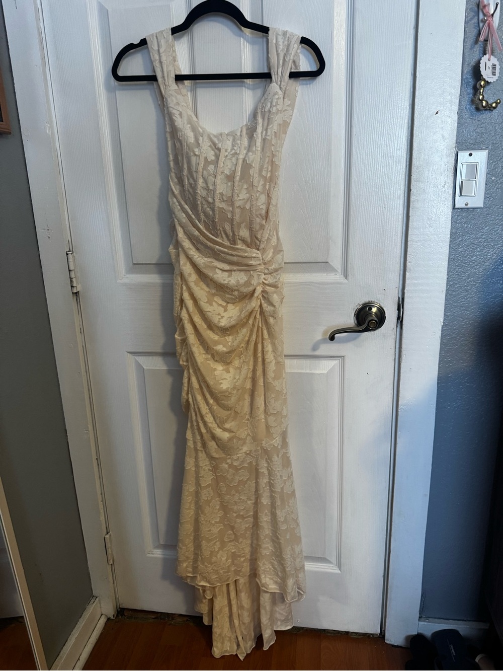 Sleeveless Lace Ruched Cream Evening Dress